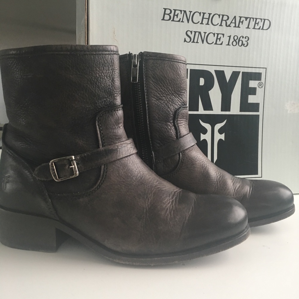 Lynn Strap Short Grey